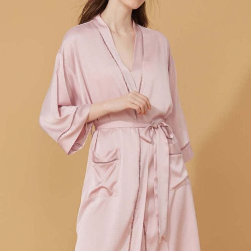 Elegant Hollow Out Detail Short Robe with Pockets